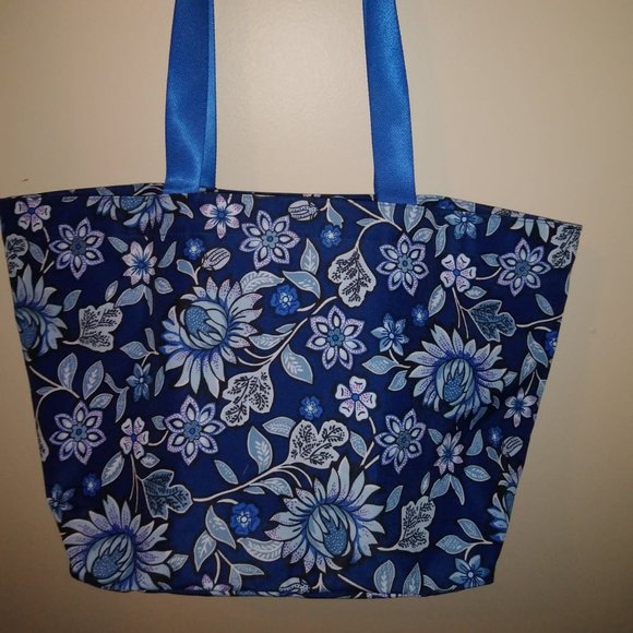 Vera Bradley Handbags - Brand new Vera Bradley Lighten Up Lg Family Tote